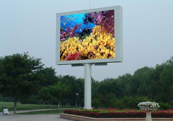 咸寧立柱廣告雙面與三面形式，究竟誰更勝一籌？